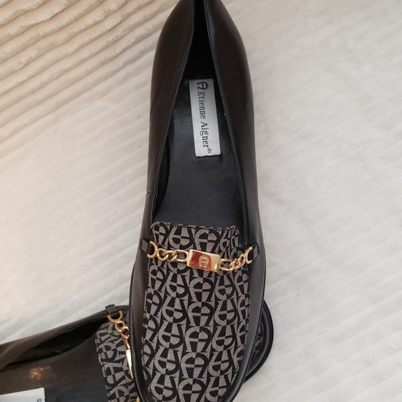 Etienne Aigner Black & Gold Logo Loafers – Women’s Size 10 NWOT - Picture 13 of 15
